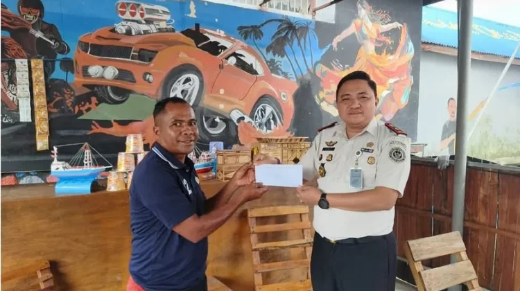 Rutan Ruteng Serahkan Premi Hasil Kerja kepada WBP Program SAE