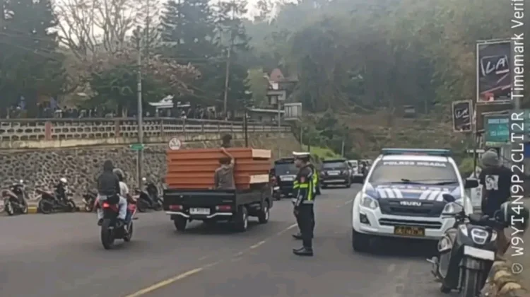 Satlantas Ngada Amankan Ibadah di Gua Maria Watujaji