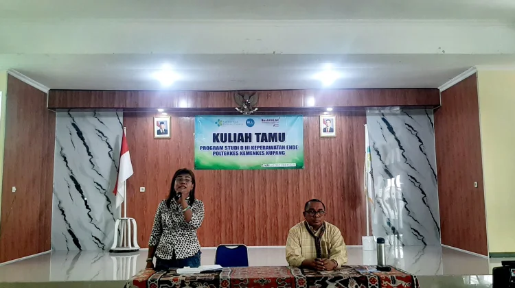 Public Speaking Jadi Latihan Mahasiswa Keperawatan Bangun Kepercayaan Diri