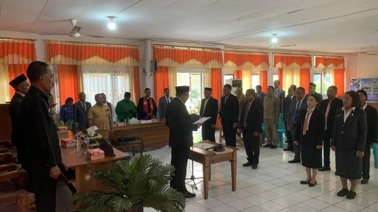 Lantik 13 Pejabat, Bupati Flores Timur Tekankan Pelayanan Publik