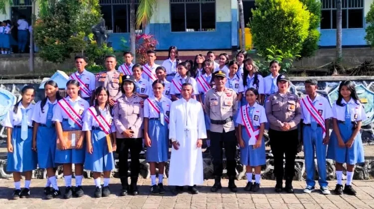 Polres Flotim Ingatkan Siswa SMA Katolik Frateran Podor Jauhi Bullying & Narkoba