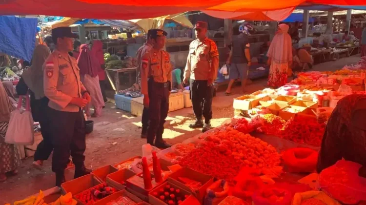 Polsek Riung Pantau Harga dan Stok Sembako di Pasar