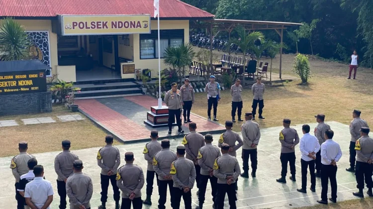 Kapolres Ende Beri Motivasi dan Fasilitas Cukur Gratis bagi Anggota