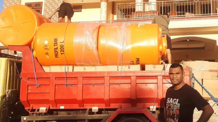 Tandon Air Bantu Warga Kevikepan Bajawa Penuhi Kebutuhan Air Pascagempa