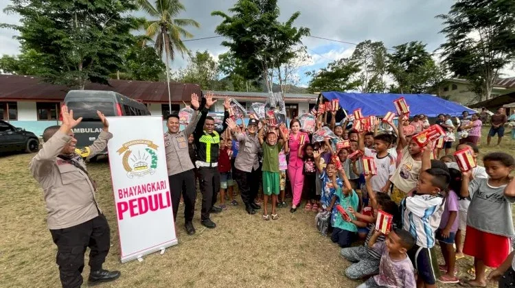 Polres Manggarai Salurkan Bantuan dari PD Bhayangkari Papua untuk Siswa SDI Ling