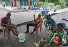 Babinsa Uludala Imbau Warga Waspada Cuaca Tak Menentu