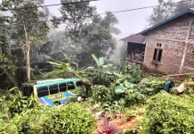 Diduga Mengantuk, Bus Terjun di Jalur Trans Flores Mbeliling
