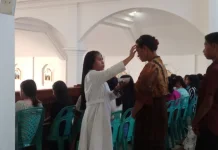 Ribuan Umat Ikuti Misa Rabu Abu di Gereja Purere Ende