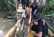 Tak Hanya Jaga Keamanan, Brimob NTT Bangun 9 Jembatan untuk Warga