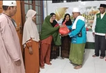 Baznas Salurkan Sembako Sambut Ramadhan di Ende