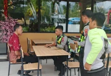 Respons Keluhan Warga, Polisi Tertibkan Parkir Liar di Labuan Bajo