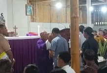 Ribuan Umat Terima Abu di Nanganesa