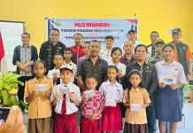 Wabup Ngada Serahkan PIP saat Musrenbang di Kecamatan Inerie