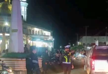 Personel Polres Ngada Amankan Shalat Tarawih Ramadhan 1447 H