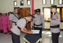 Kapolsek Adonara Timur Resmi Berganti, Kapolres Tekankan Profesionalisme