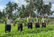 Lapas Ende Panen Kangkung, Terung, dan Pepaya Warga Binaan