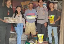 Ketika Gaji Polisi Disisihkan Demi Senyum Lansia