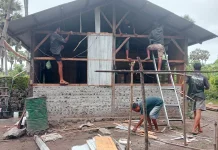 TMMD Ke-127, Kodim 1603/Sikka dan Warga  Rehab Rumah Warga