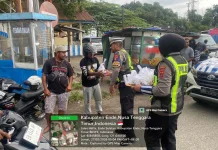 Satlantas Polres Ende Bagikan 100 Paket Takjil