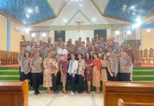 Harmoni di Balik Seragam, Personel Polres Mabar Meriahkan Misa di Gereja MBSB