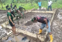 TMMD Ke-127, Kodim Sikka dan Warga Intensifkan Pengecoran Cross Way di Desa Werang