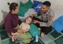Polisi Jemput Bola Layanan Kesehatan Pedalaman