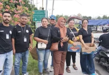 Wartawan Ende Berbagi Takjil Bersama Keluarga di Ramadan