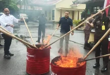 Kejari Sikka Musnahkan Barang Bukti 41 Perkara