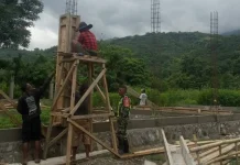 Babinsa Maurole Monitoring Pembangunan Koperasi Desa Merah Putih