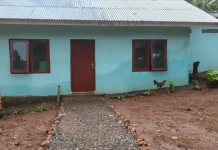 Satgas TMMD Sikka dan Warga Renovasi PAUD St.Theresia Demi Kenyamanan Belajar Anak