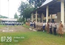 Bangun Karakter Siswa, Polsek Soa Upacara Bendera Bersama Siswa