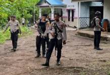 Polisi Patroli Jalan Kaki di Perbatasan Bele dan Lewonara
