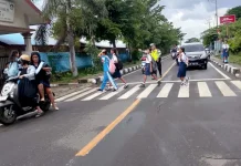 Satlantas Polres Flotim Atur Lalu Lintas di Kawasan Sekolah