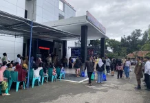 Kejari Manggarai Barat Bagikan 200 Paket Sembako Gratis jelang Idulfitri
