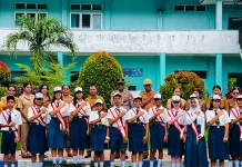 Tanamkam Disiplin Polsek Aesesa Upacara di SMP Negeri 1 Aesesa