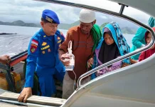 Polisi Evakuasi Ibu Hamil Kembar dari Pulau Papagarang di tengah Cuaca Ekstrem