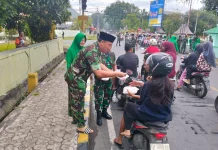 Semarak Ramadan 1447 H, Kodim 1602/Ende Gelar Aksi Sosial Berbagi Takjil