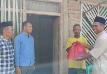 MTsN Ngada Salurkan Paket Ramadan untuk Siswa dan Warga Kurang Mampu