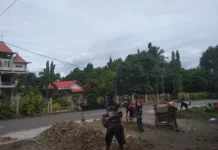 Babinsa dan Umat Bersih-Bersih Gereja Jelang Paskah