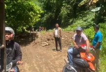 Longsor Tutup Jalur Penghubung Desa di Ende