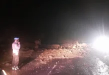 Longsor Tutup Jalan di Detusoko, Polisi Atur Arus Lalu Lintas