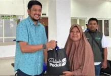 Pelindo Salurkan 650 Paket Sembako Ramadhan untuk Warga Ende