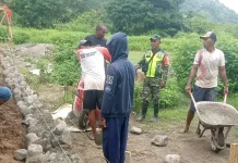 Babinsa Maurole Pantau Pembangunan Koperasi Merah Putih