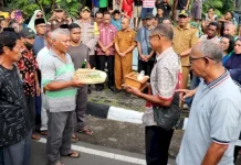 Perdamaian Warga Postoh-Amagarapati Dikukuhkan lewat Adat