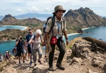 Pemandu Wisata di Labuan Bajo Hadapi Tantangan Alam