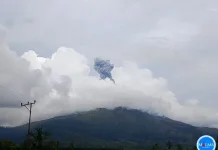 Erupsi Lewotobi Laki-laki Semburkan Abu 1.000 meter di atas puncak