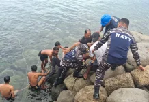 Prajurit TNI AL Evakuasi Korban Tenggelam di Pelabuhan Wae Kelambu Labuan Bajo