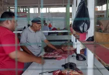 Menjaga Tradisi Lebaran di Lapak Daging, Harapan Pedagang Pasar Mbongawani Ende