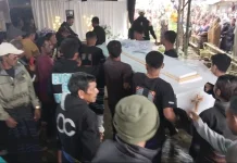 Jenazah Nakes Korban Penyerangan Tambrauw Papua Tiba di Kampung Nduaria Ende
