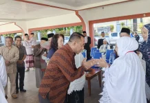 Bupati Manggarai Menyapa Umat usai Sholat Idul Fitri di Natas Labar